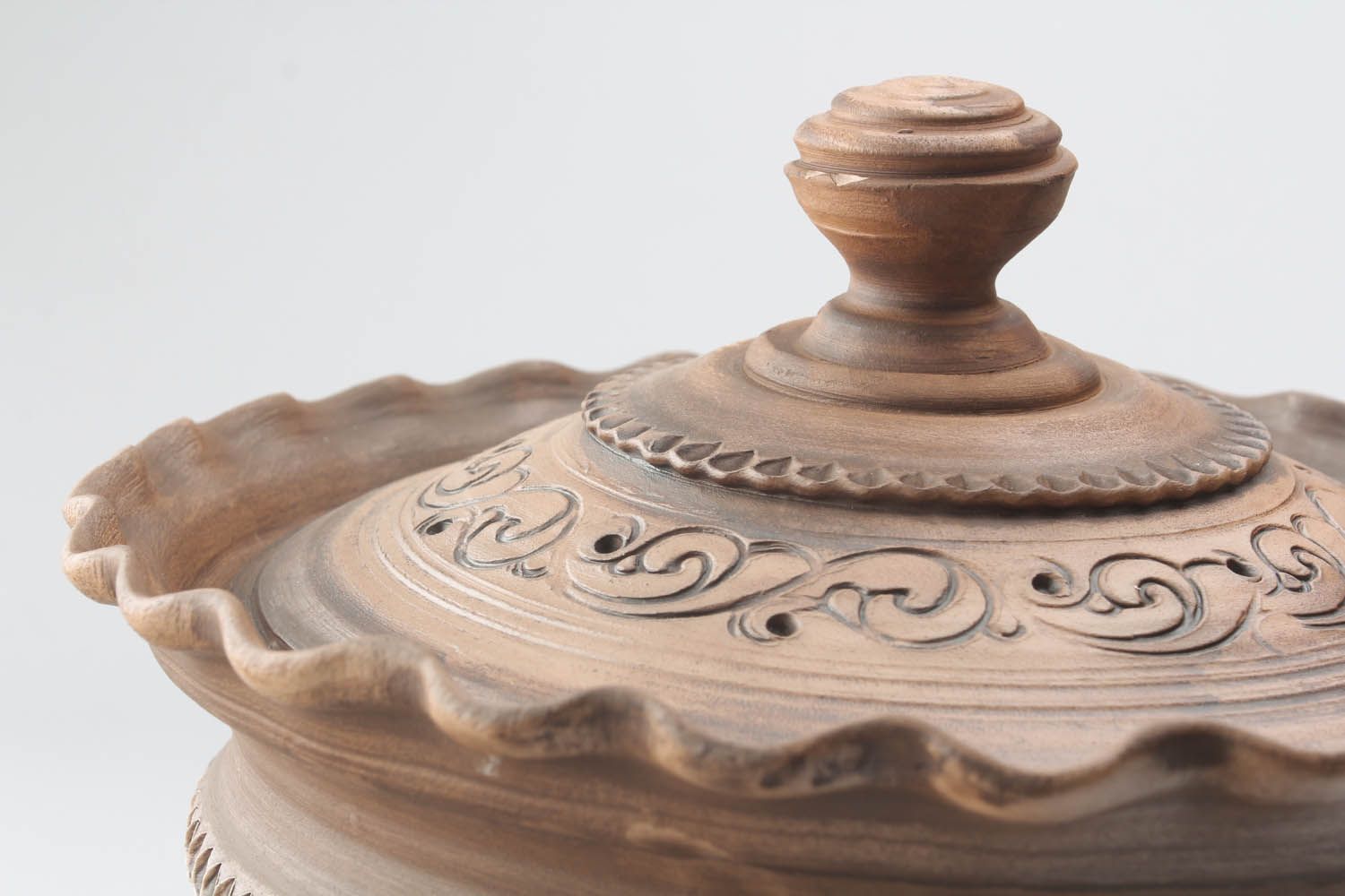 Handgemachter brauner Topf aus Keramik foto 3