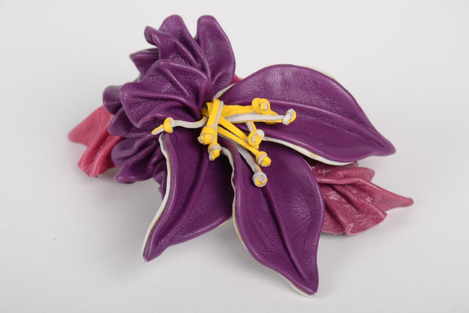 Barrette fleur faite main Pince cheveux violette en cuir Accessoire coiffure photo 4