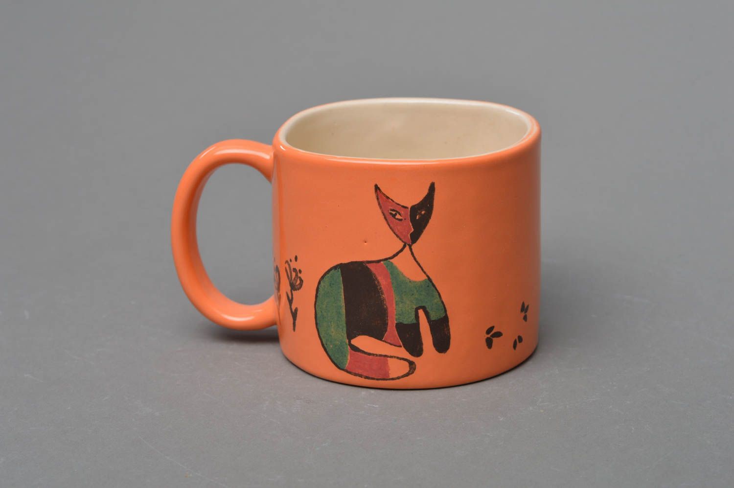 Чайная фарфоровая чашка ручной работы расписанная цветной глазурью с котом фото 2