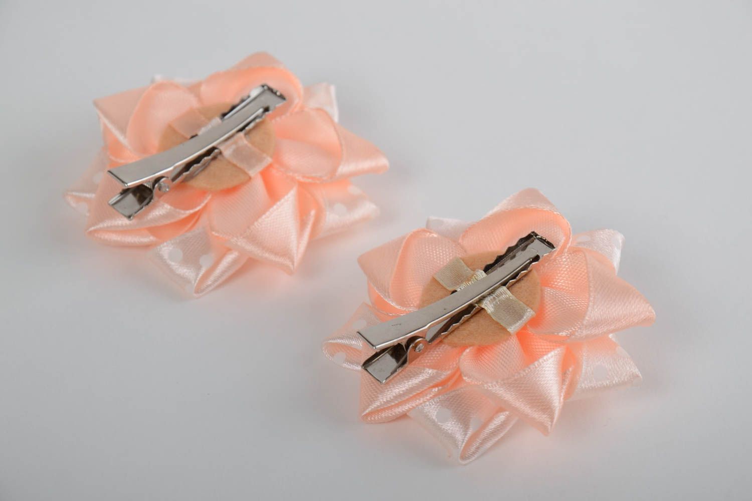 Beautiful tender 2 kanzashi flower hair clips set hand made of satin ribbons
 photo 3