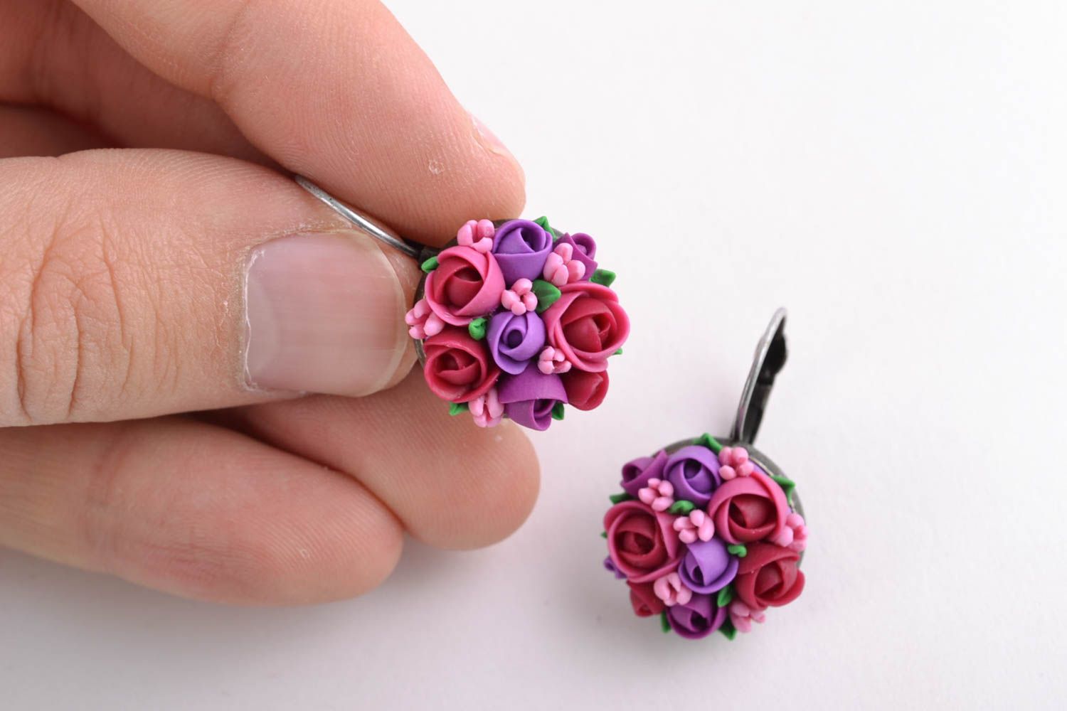 Beautiful plastic flower earrings photo 2