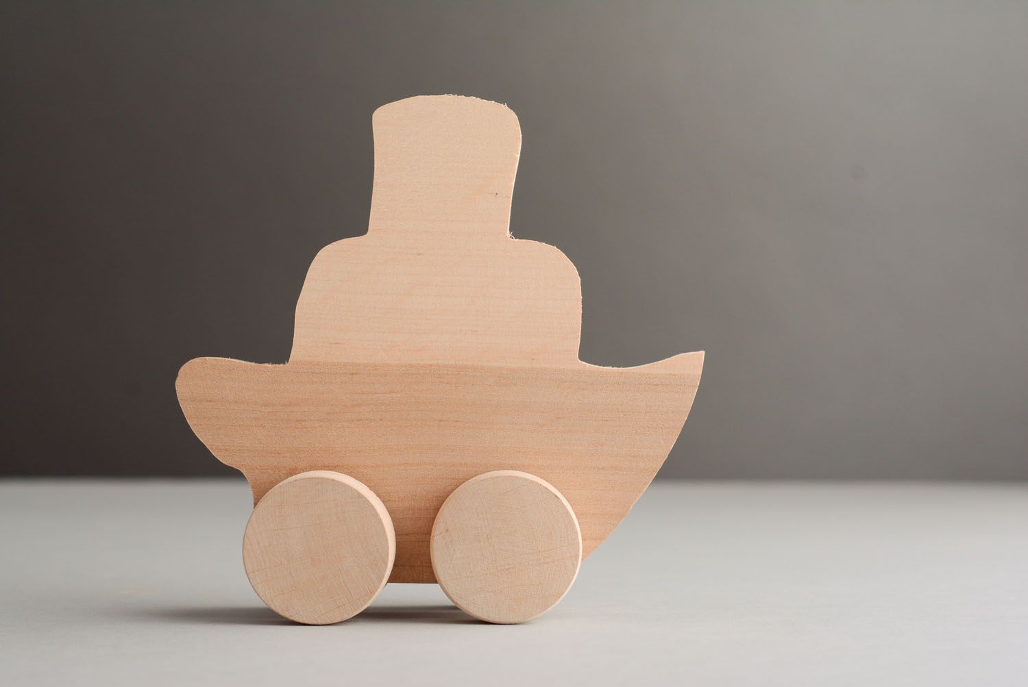 Base de madera para crear juguete con forma de barco foto 1