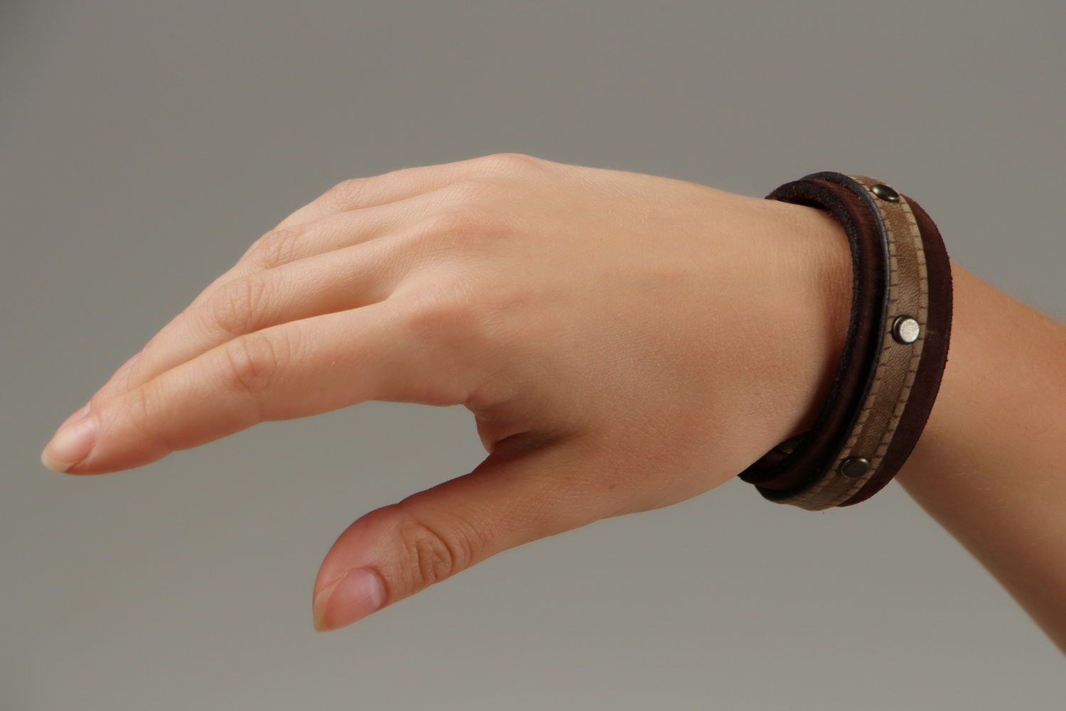 Leather bracelet with rivets photo 5