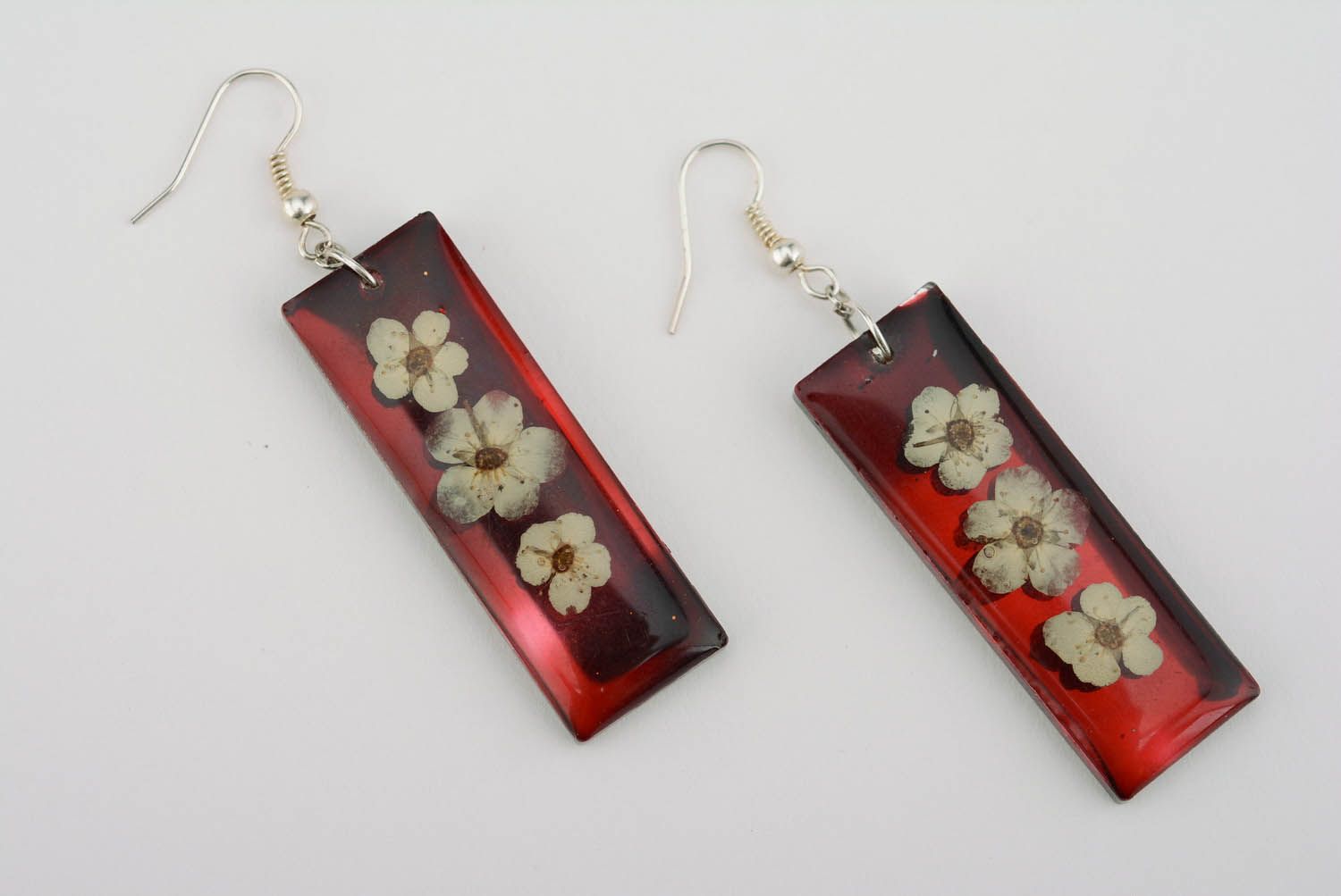 Orecchini con fiori secchi fatti a mano accessorio originale resina rpossidica foto 1