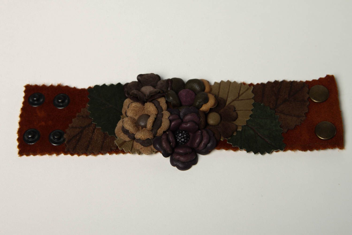 Designer Accessoire handmade Schmuck für Frauen Armband mit Blumen aus Leder foto 3