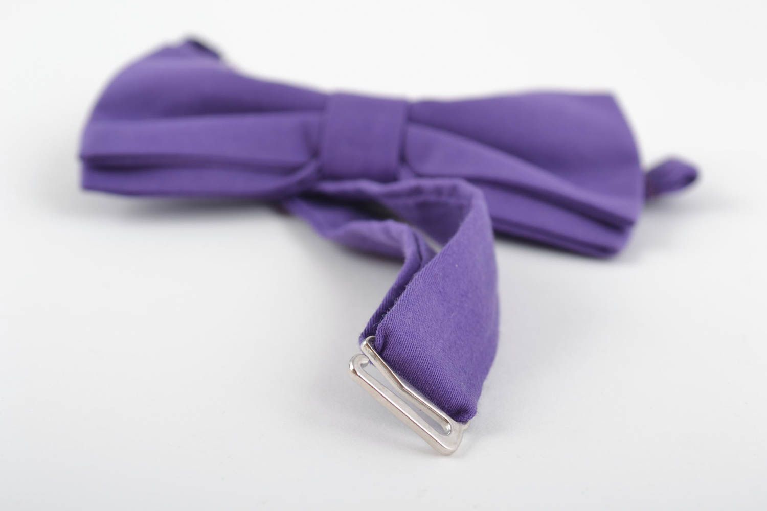 Pajarita de tela hecha a mano original violeta accesorio unisex elegante foto 5