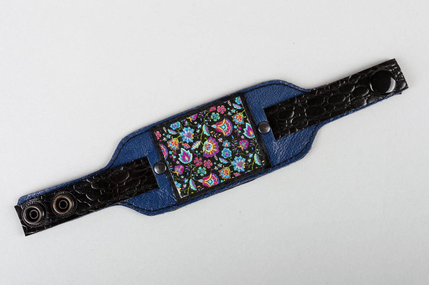 Bracelet en cuir fait main noir et bleu floral accessoire original pour femme photo 2