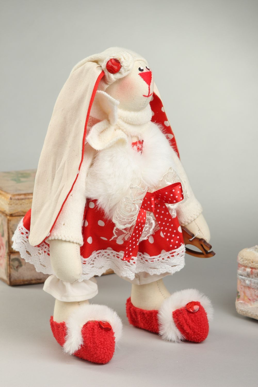 Handmade Kuscheltier Hase im Winteranzug Stoff Spielzeug Geschenk für Kinder  foto 1