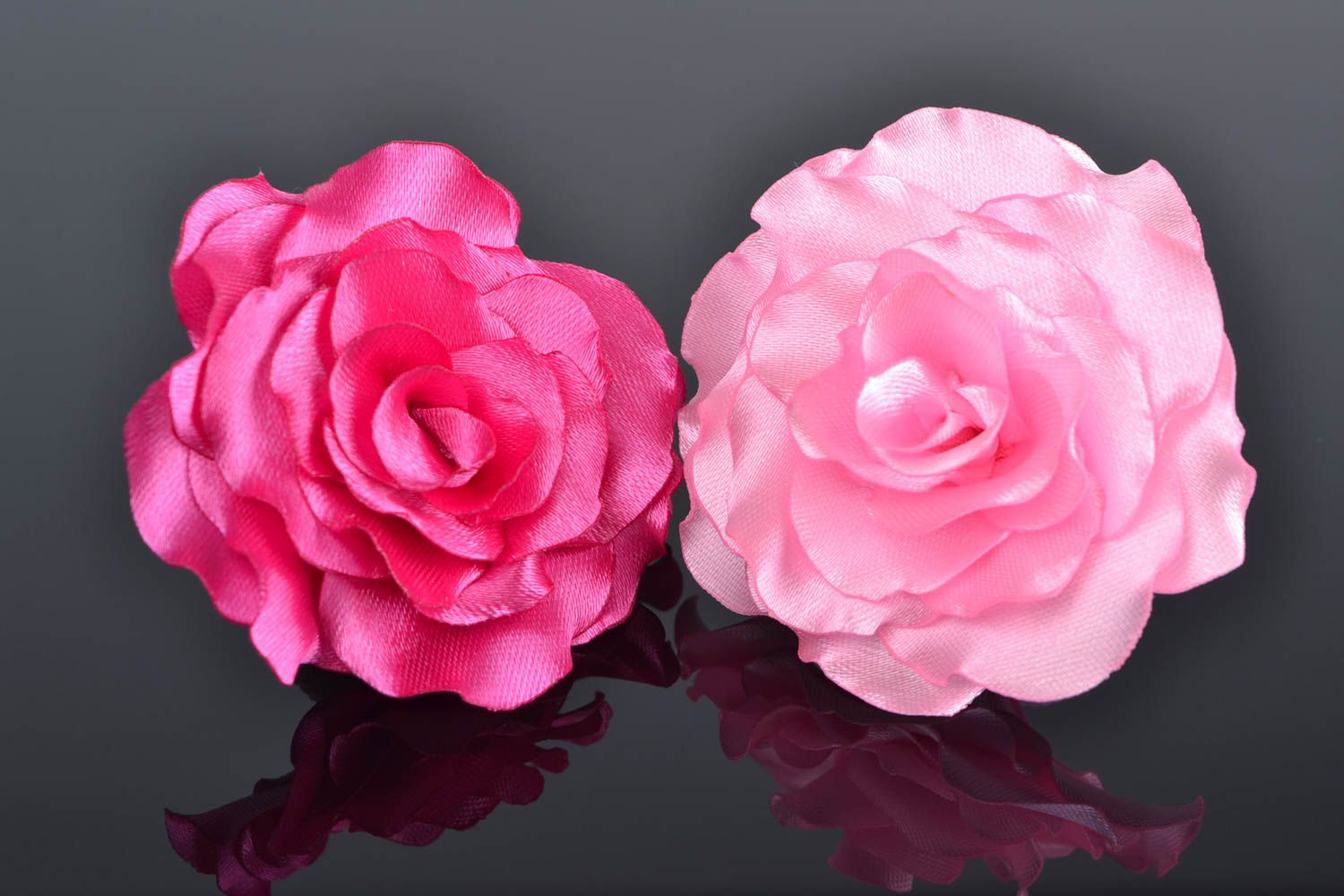 Élastiques à cheveux fleurs Roses en rubans de satin faits main 2 pièces photo 1