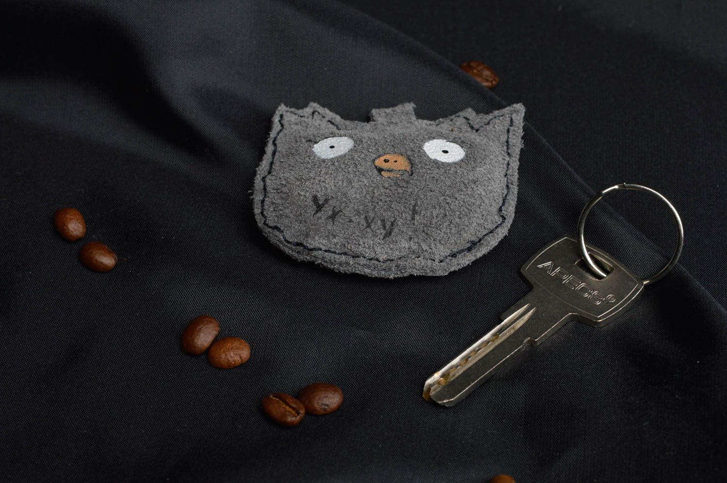 Porte-clés hibou gris en cuir naturel fait main original accessoire de créateur photo 1