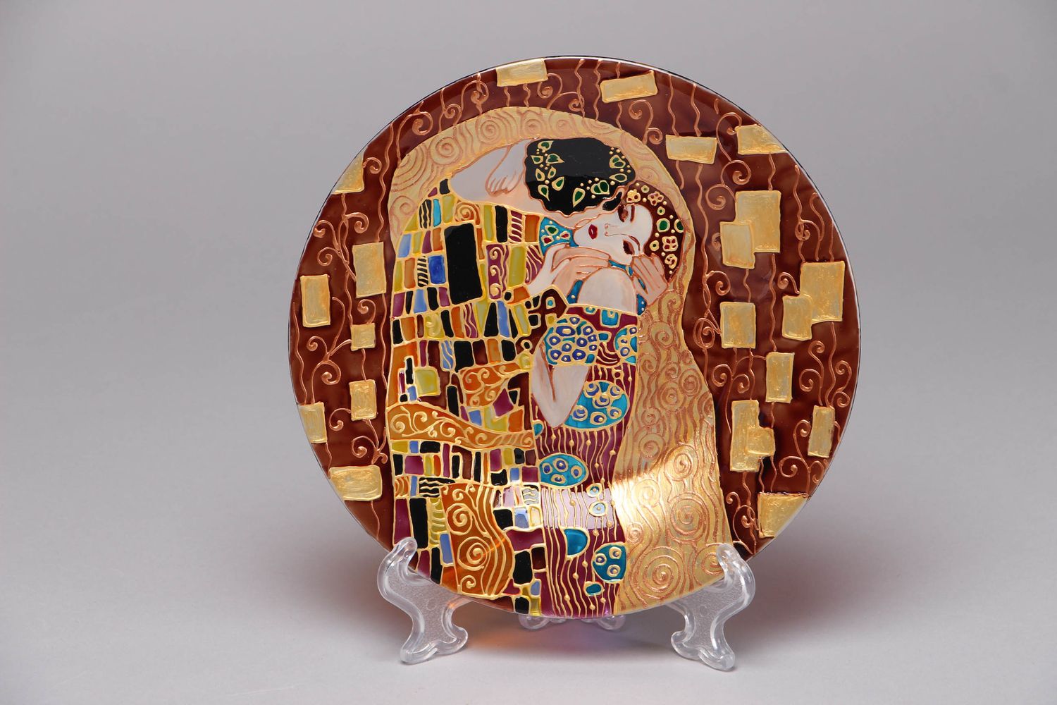 Стеклянная тарелка с витражной росписью репродукция Поцелуй фото 1