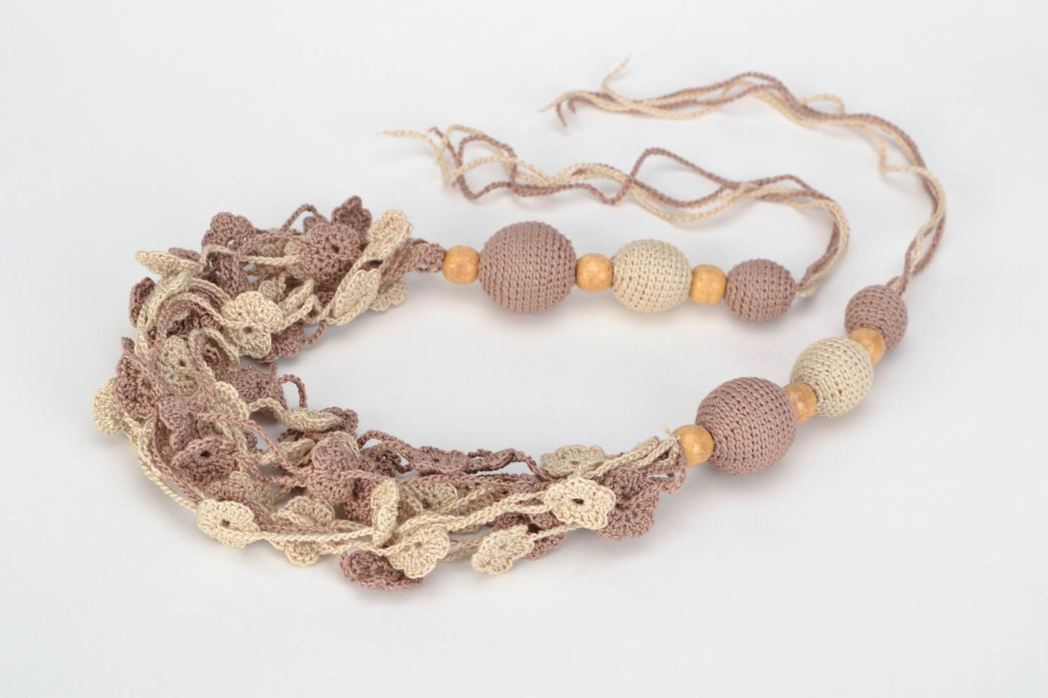 Handmade women's crochet necklace with wooden beads and flowers photo 3