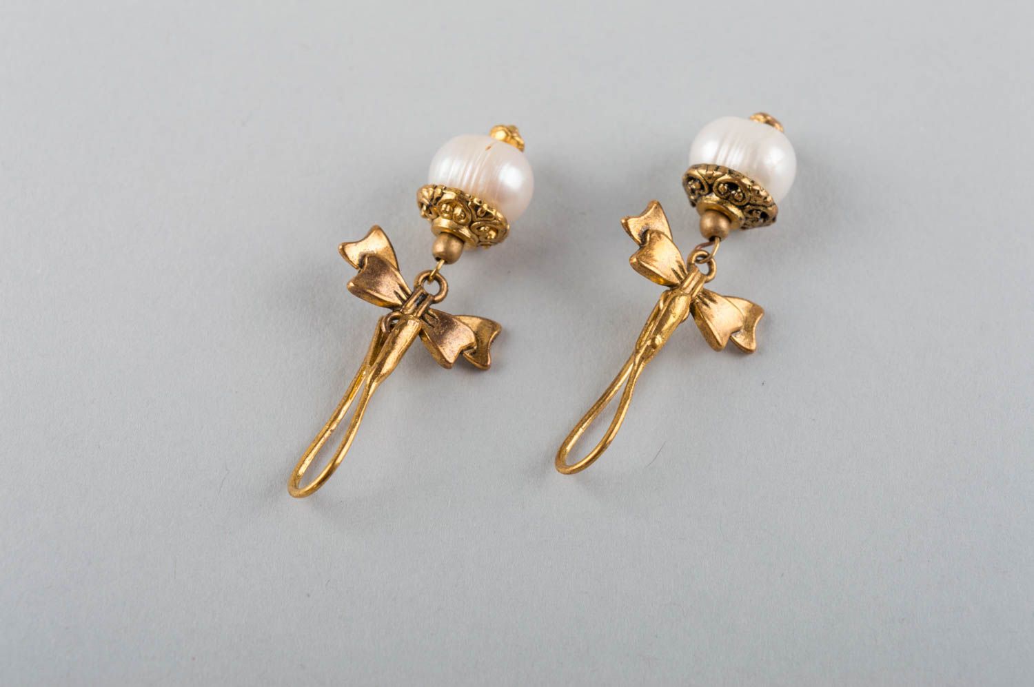Handgemachte lange weiße Ohrringe aus Perlen aus Messing modisch für Frauen foto 4