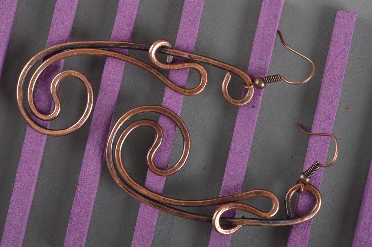 Boucles d'oreilles en métal de cuivre longues pendantes originales faites main  photo 1