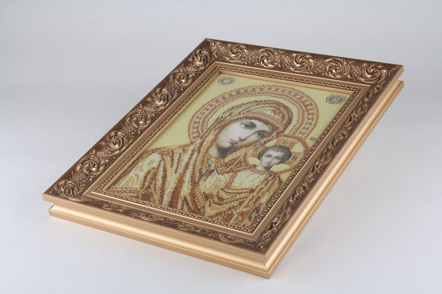 Icône de Notre-Dame de Kazan brodée en perles de rocaille photo 4