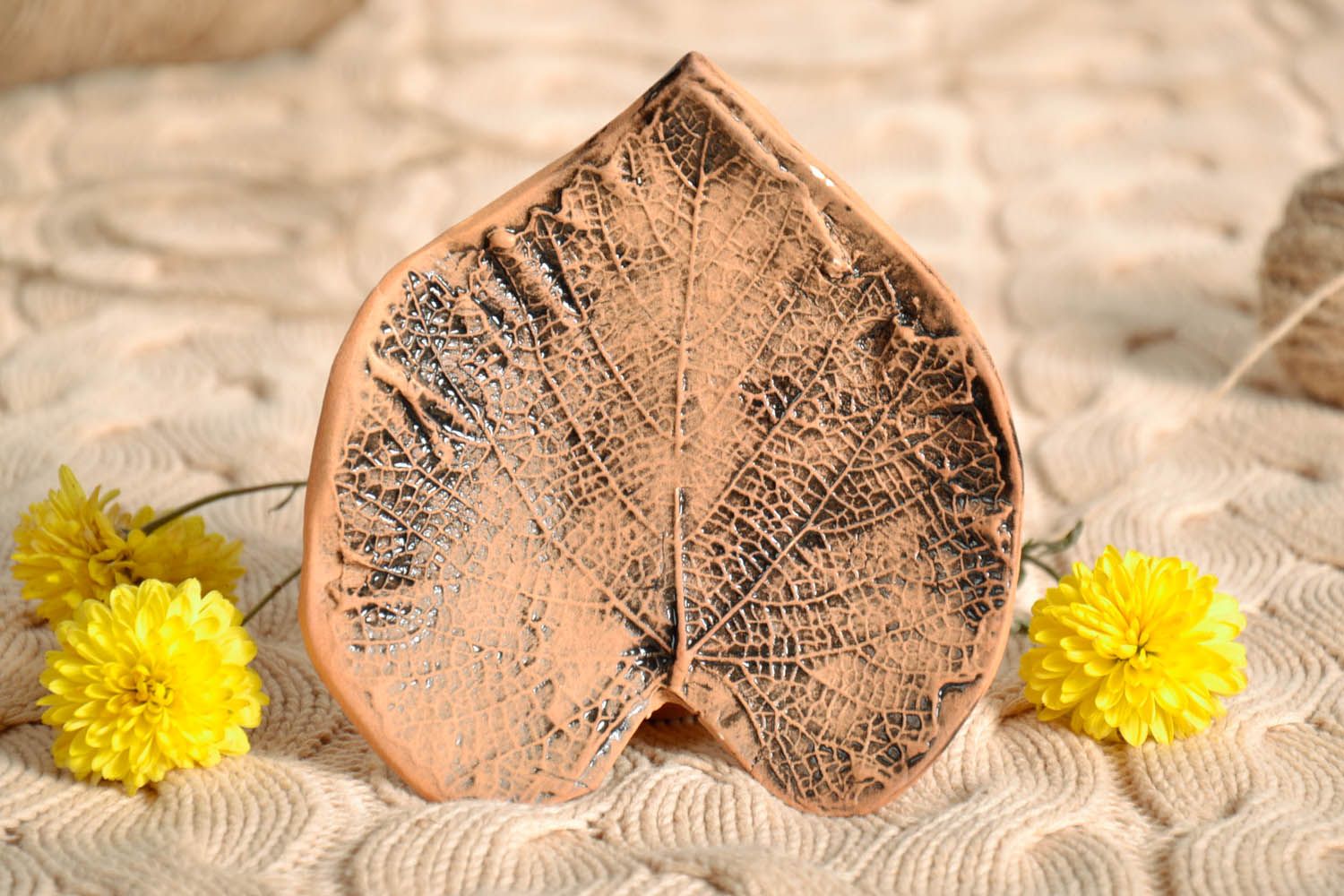 Decorative clay leaf photo 1