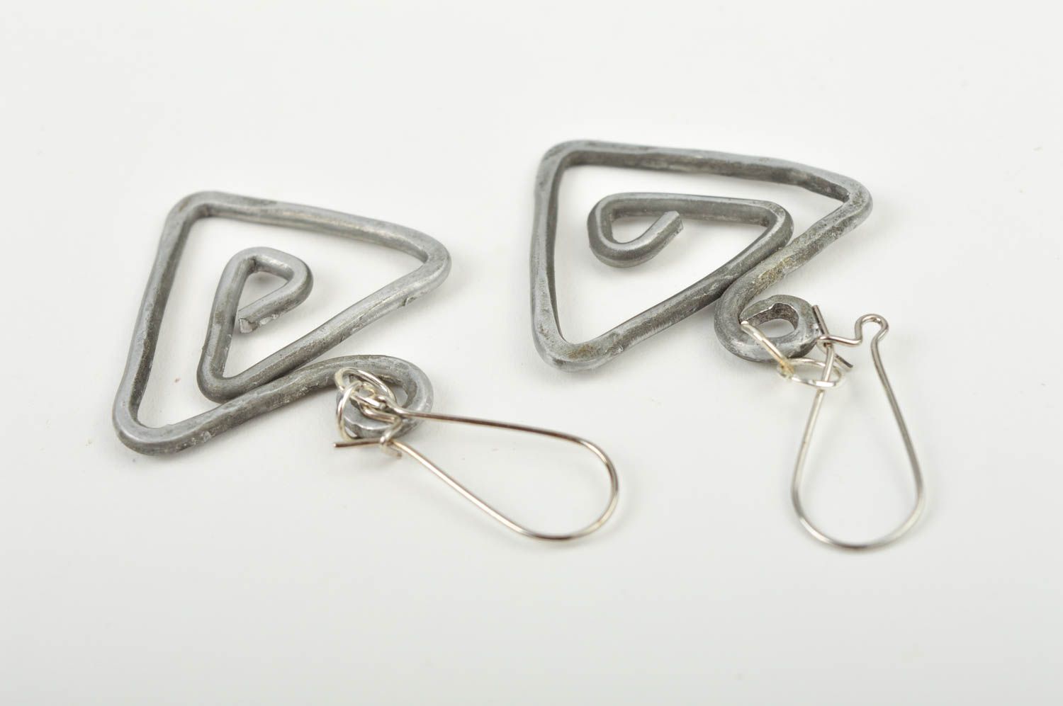 Boucles d'oreilles triangles Bijou fait main d'aluminium Cadeau femme forgeage photo 4