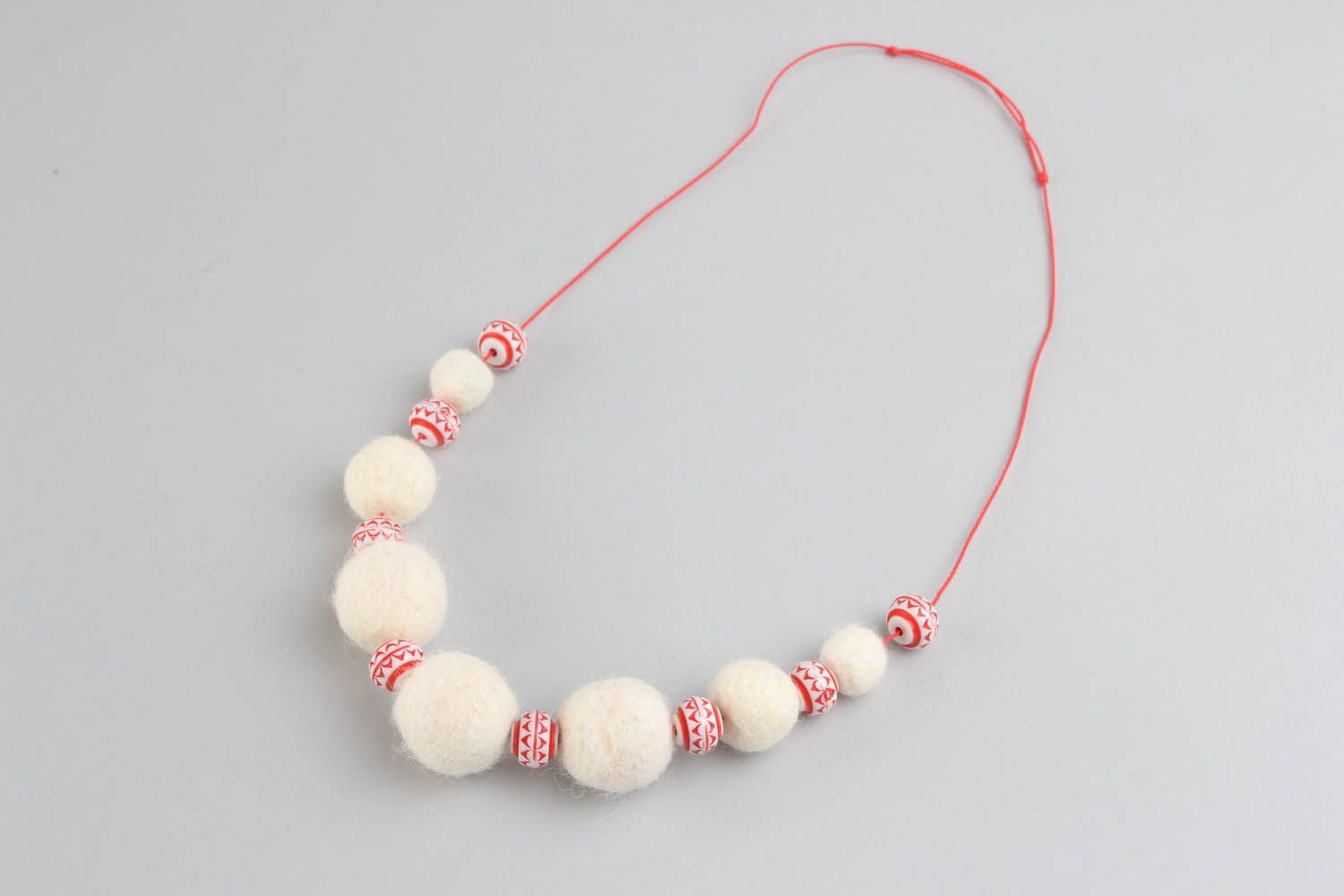 Necklace made ​​of wool using the techniques of needle and wet felting photo 3