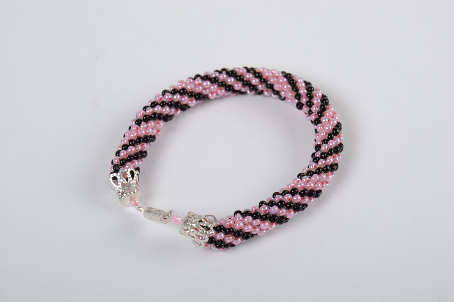 Joli bracelet en perles de rocaille tchèques rose et noir fait main pour femme photo 2