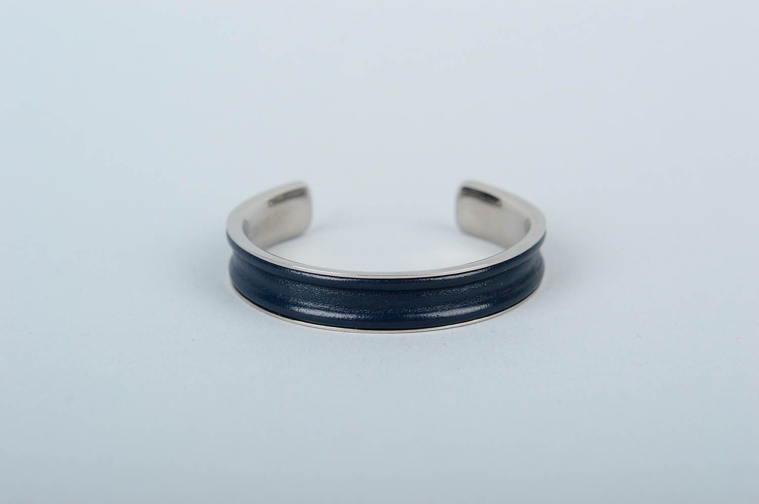 Кожаный браслет хэнд мэйд браслет на руку синий с металлом украшение из кожи фото 4