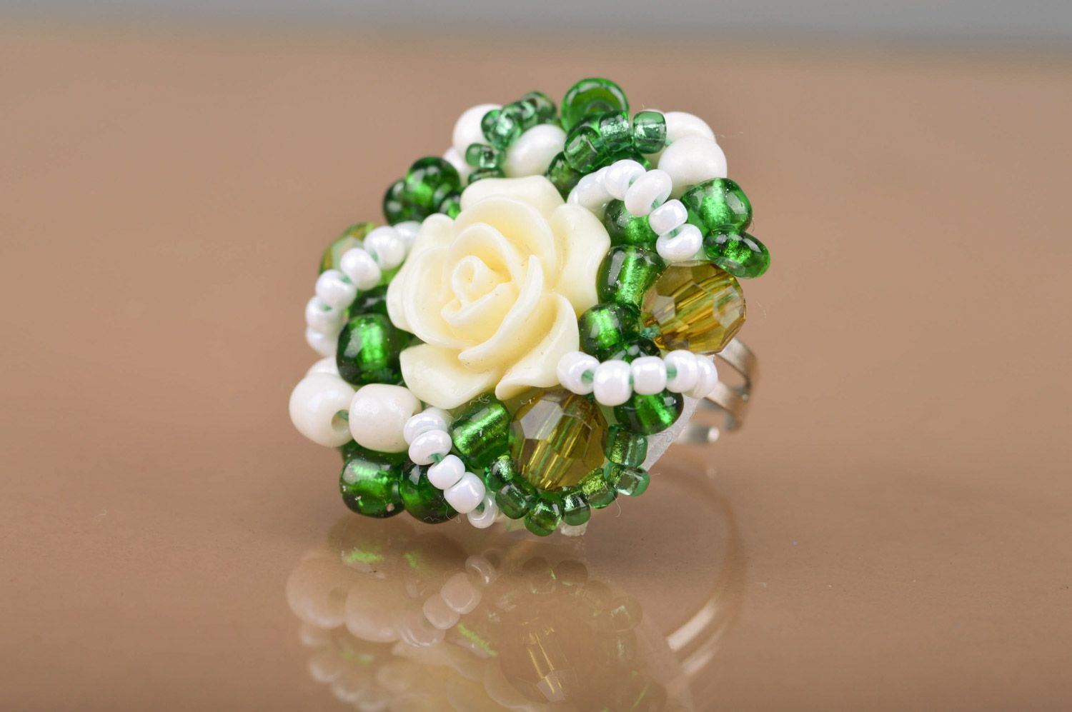 Large handmade green beaded ring with white decorative flower for women photo 1