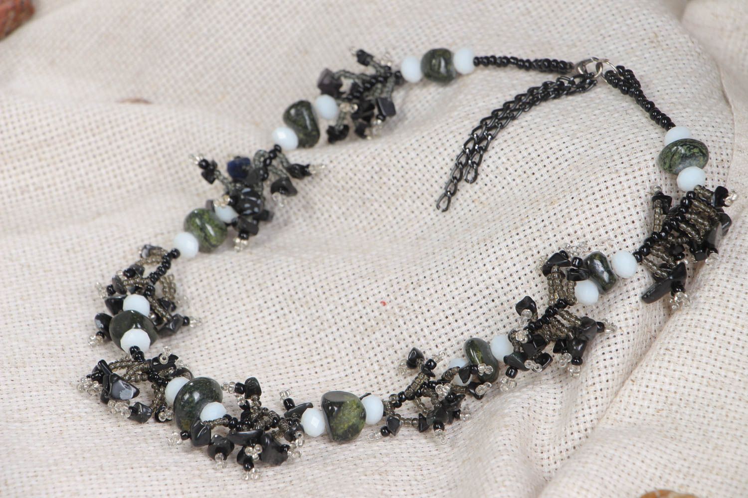 Collier perles de rocaille Bijou fait main fantaisie gris noir Accessoire femme photo 1