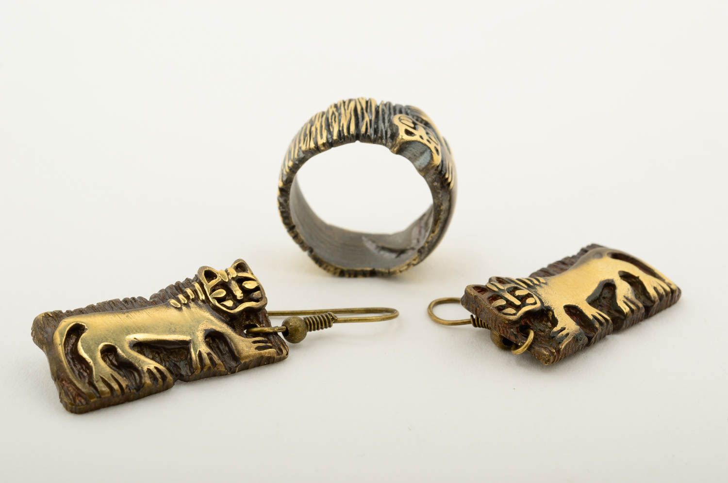 Комплект украшений ручной работы женское кольцо и модные серьги из бронзы Львы фото 4