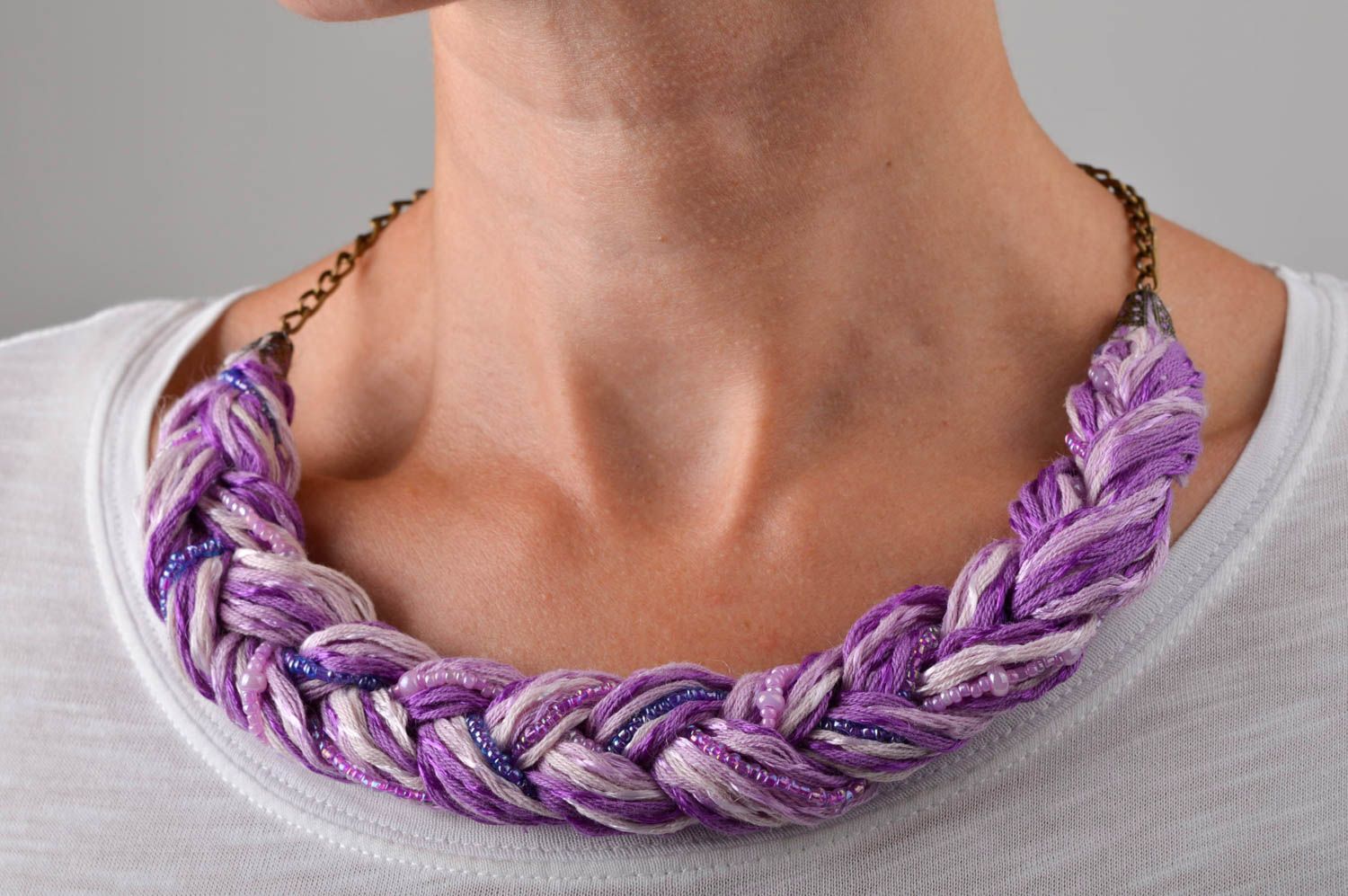 Collier tressé violet Bijou fait main fils coton perles rocaille Cadeau femme photo 1