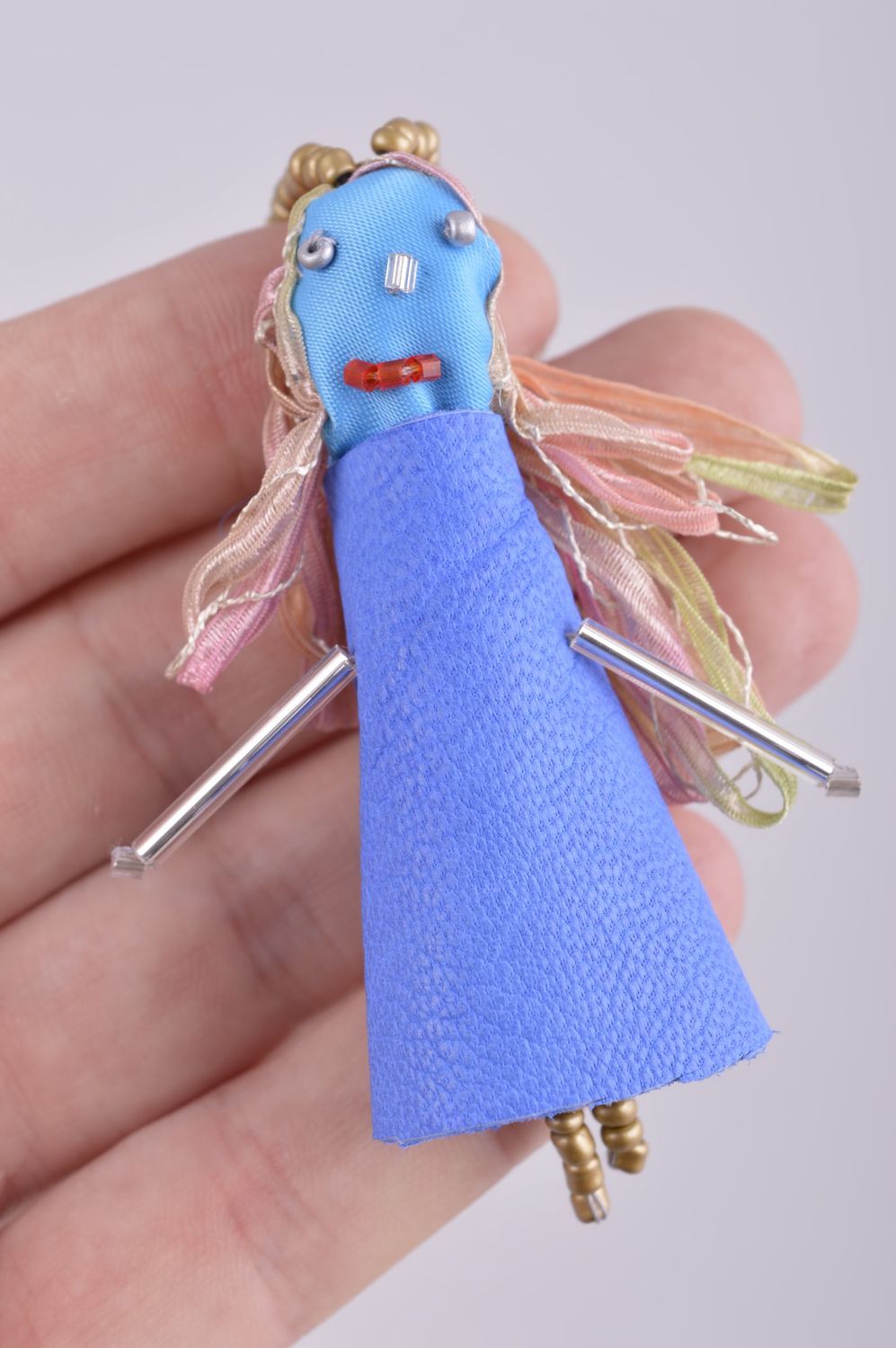 Porte-clés en cuir fait main Porte-clefs poupée bleue Accessoire original photo 4