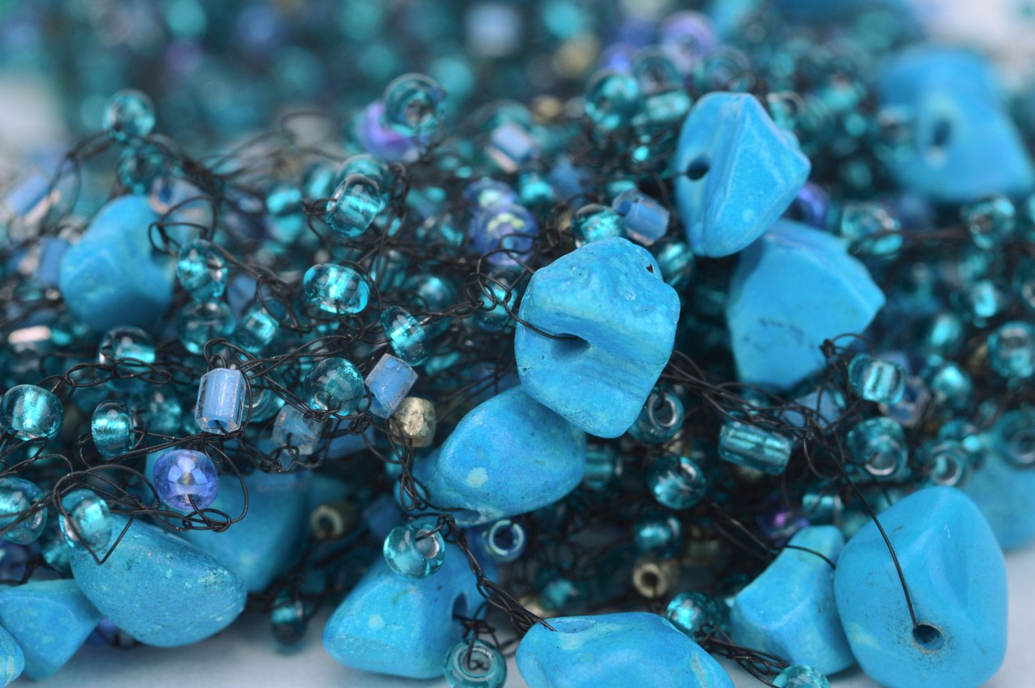 Handgemachtes modisches Designer türkisblaues Collier aus Glasperlen für Frauen  foto 5