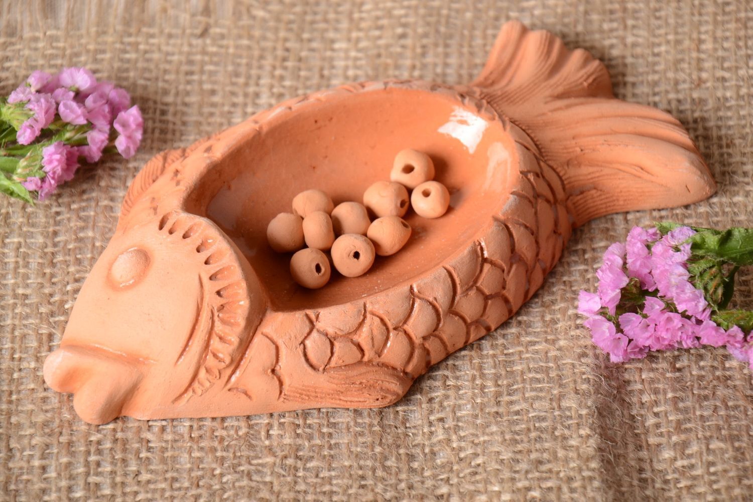 Керамическая подставка для мелочей в форме рыбки ручной лепки из гончарной глины фото 1
