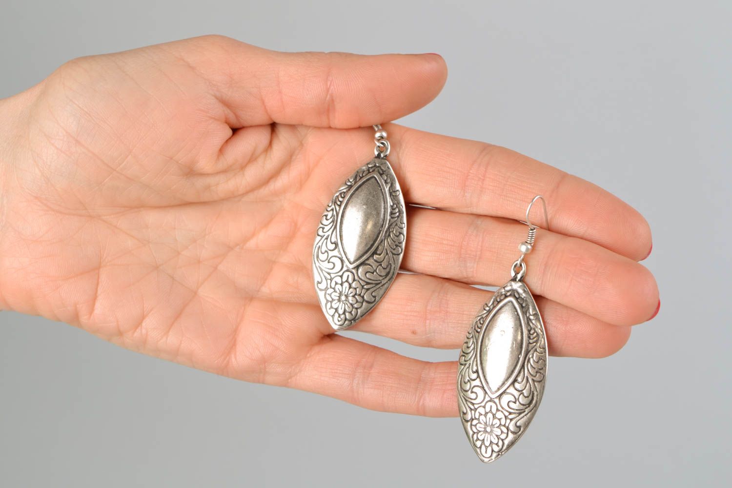 Hypoallergenic metal earrings with pattern photo 2