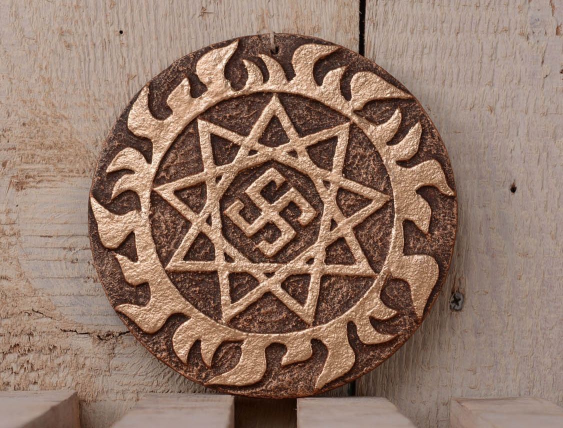 Prato de argila feito à mão pingente de parede para decoração do interior em estilo étnico Oberezhnik foto 1