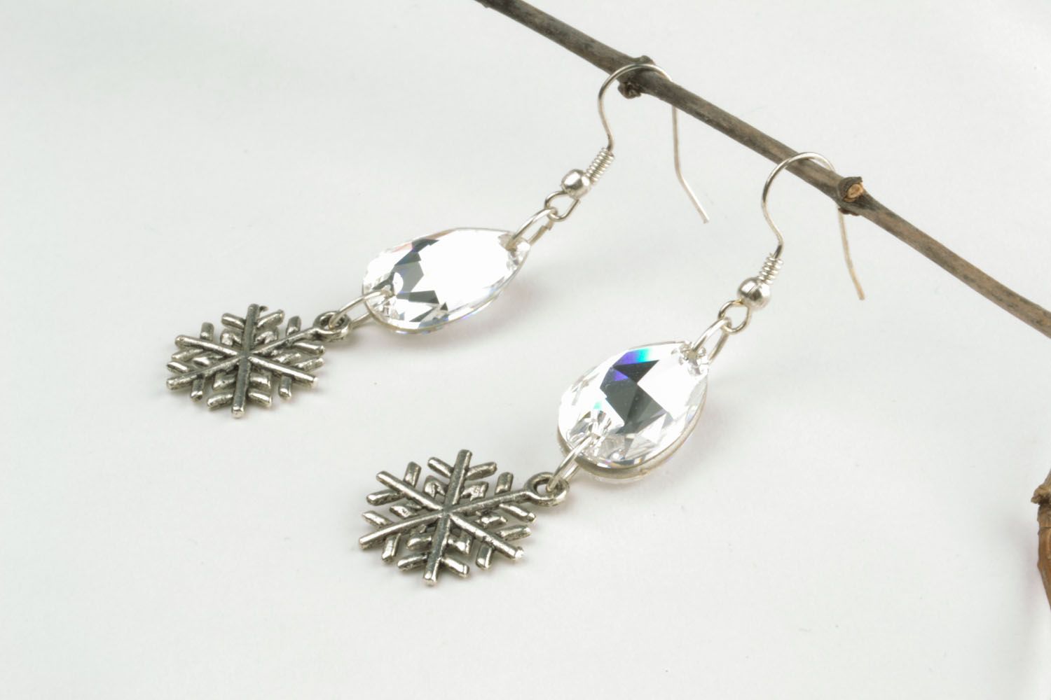 Dangle earrings with snowflakes photo 1