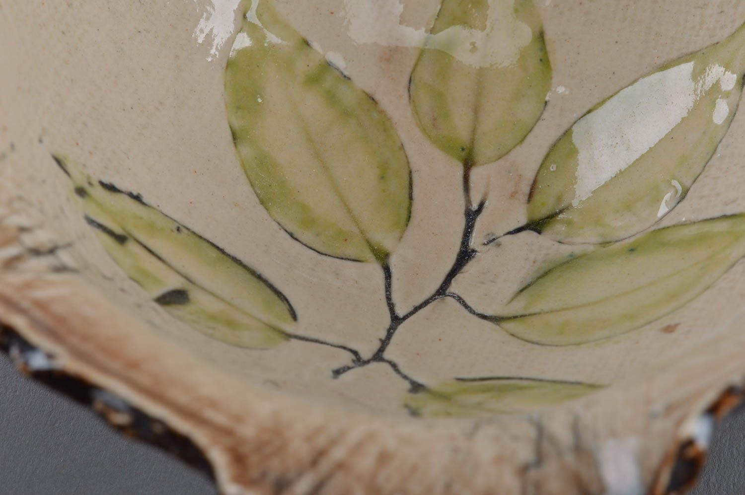 Joli saladier de porcelaine à bord ondulé fait main vaisselle avec peinture photo 3