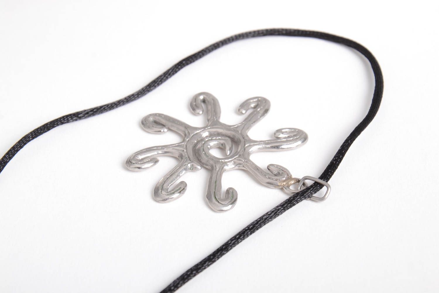 Beautiful handmade metal pendant accessories for girls metal jewelry designs photo 4