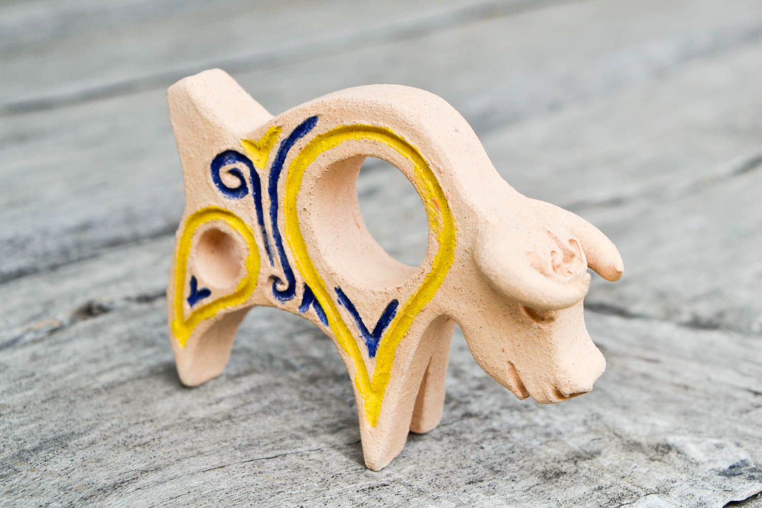 Керамический сувенир ручной работы игрушка из глины свистулька глиняная вол фото 1