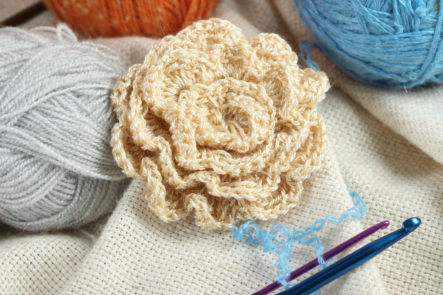Crocheted flower handmade jewelry supplies crochet flower hair clips supplies photo 1