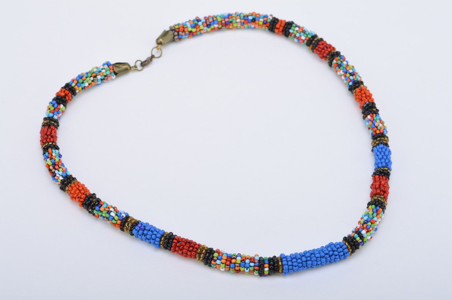 Collier spirale en perles de rocaille tressé multicolore style ethnique photo 2