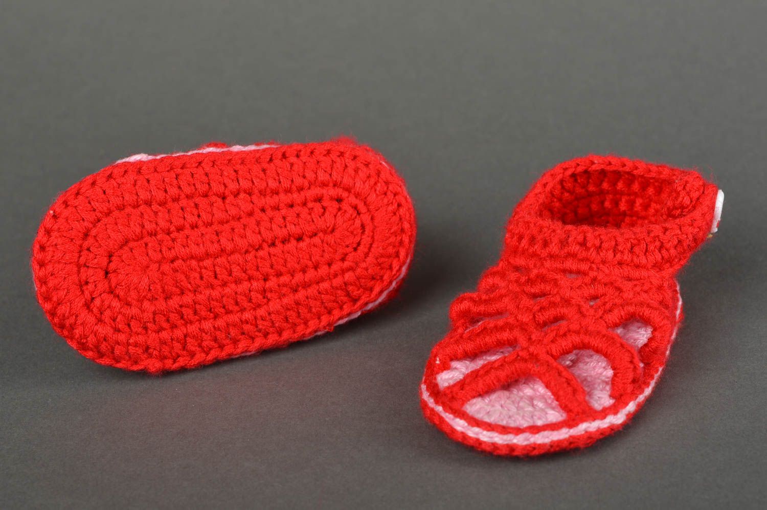 Sandales au crochet faites main Pantoufles enfant rouges Chaussons d'intérieur photo 2