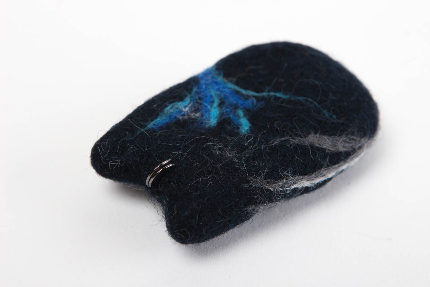 Кулон ручной работы кулон из шерсти валяный смешной кулон кот с синими глазами фото 4