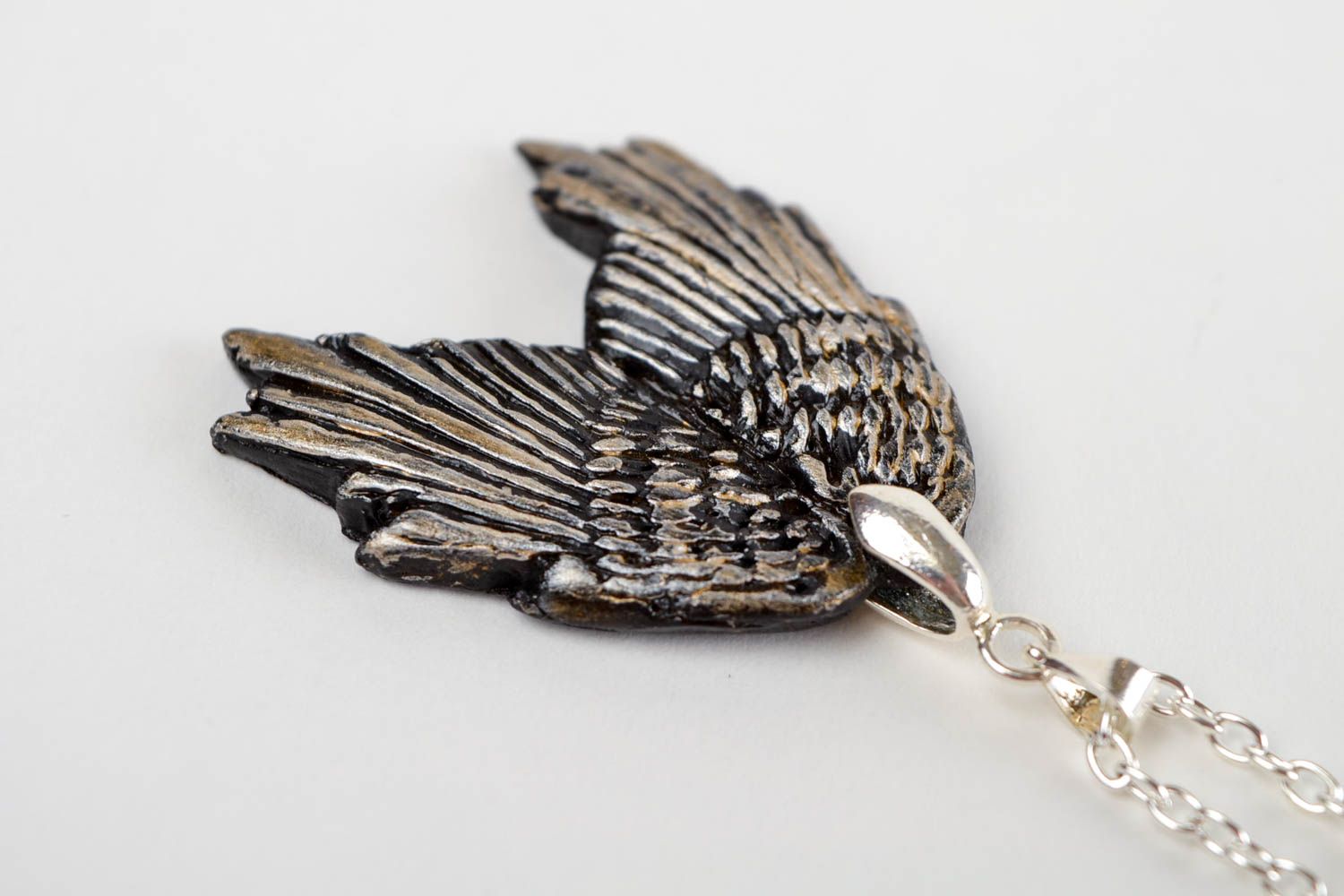 Pendentif ailes Bijou fait main en pâte polymère design original Cadeau femme photo 3