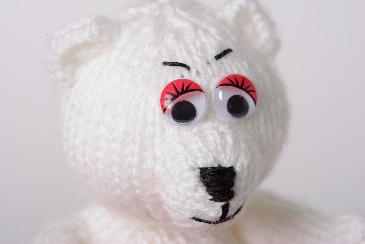 Petite peluche tricotée blanche ours avec coeur rouge faite main originale photo 3