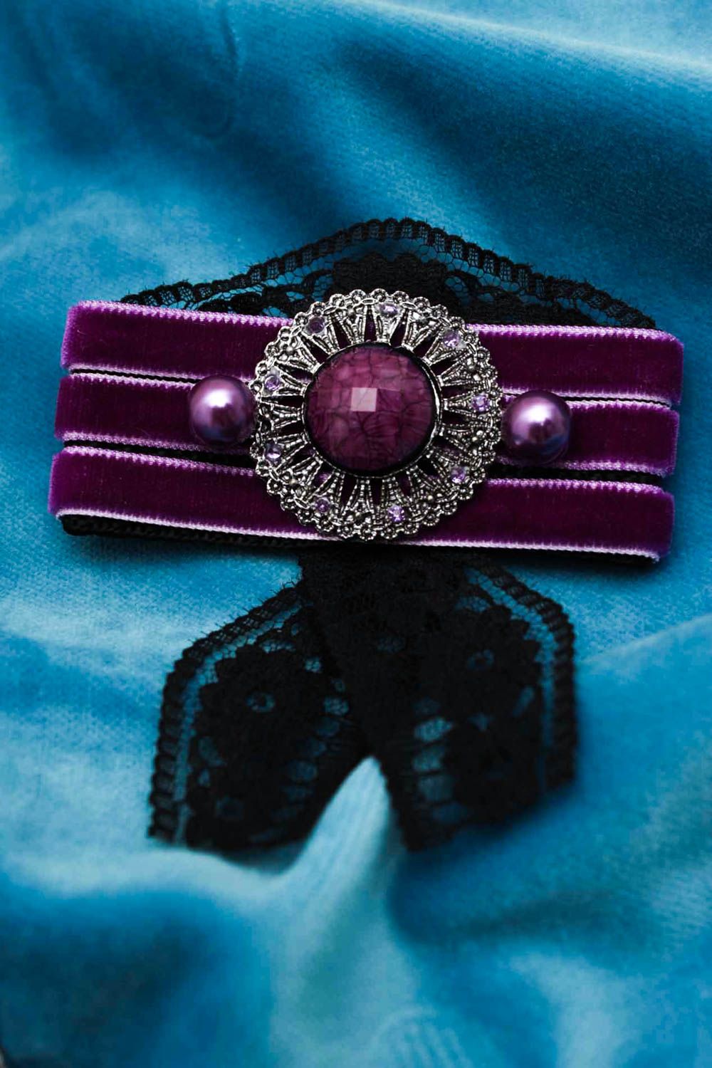 Broche violette faite main Accessoire femme velours dentelle Cadeau femme photo 1