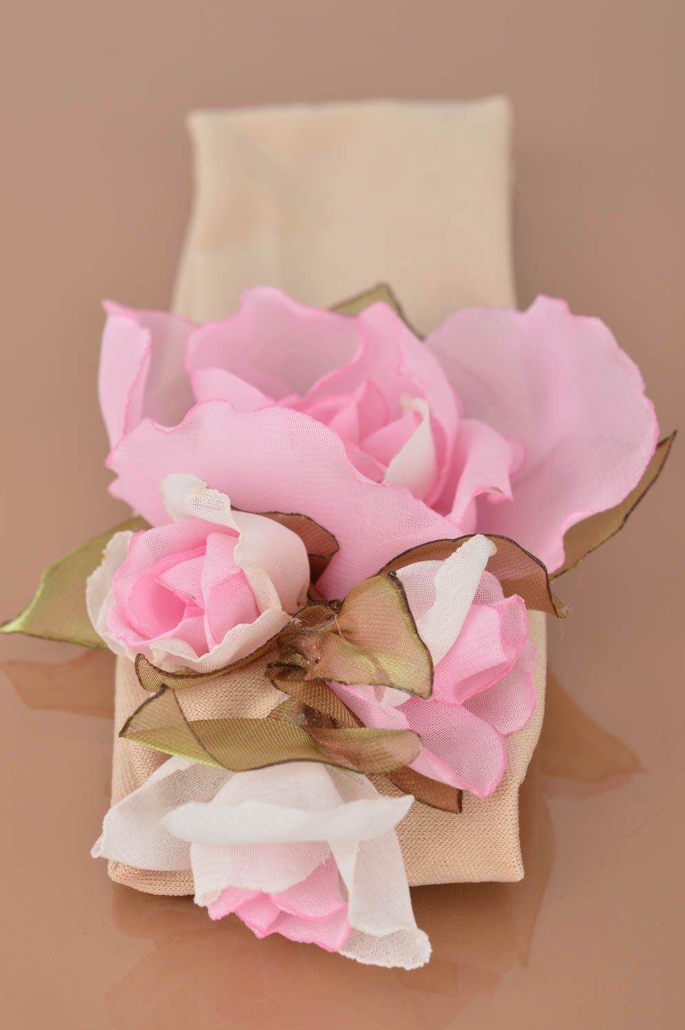 Handgemachter Schmuck Haarband mit Blumen Accessoires für Haare rosa weiß zart foto 2