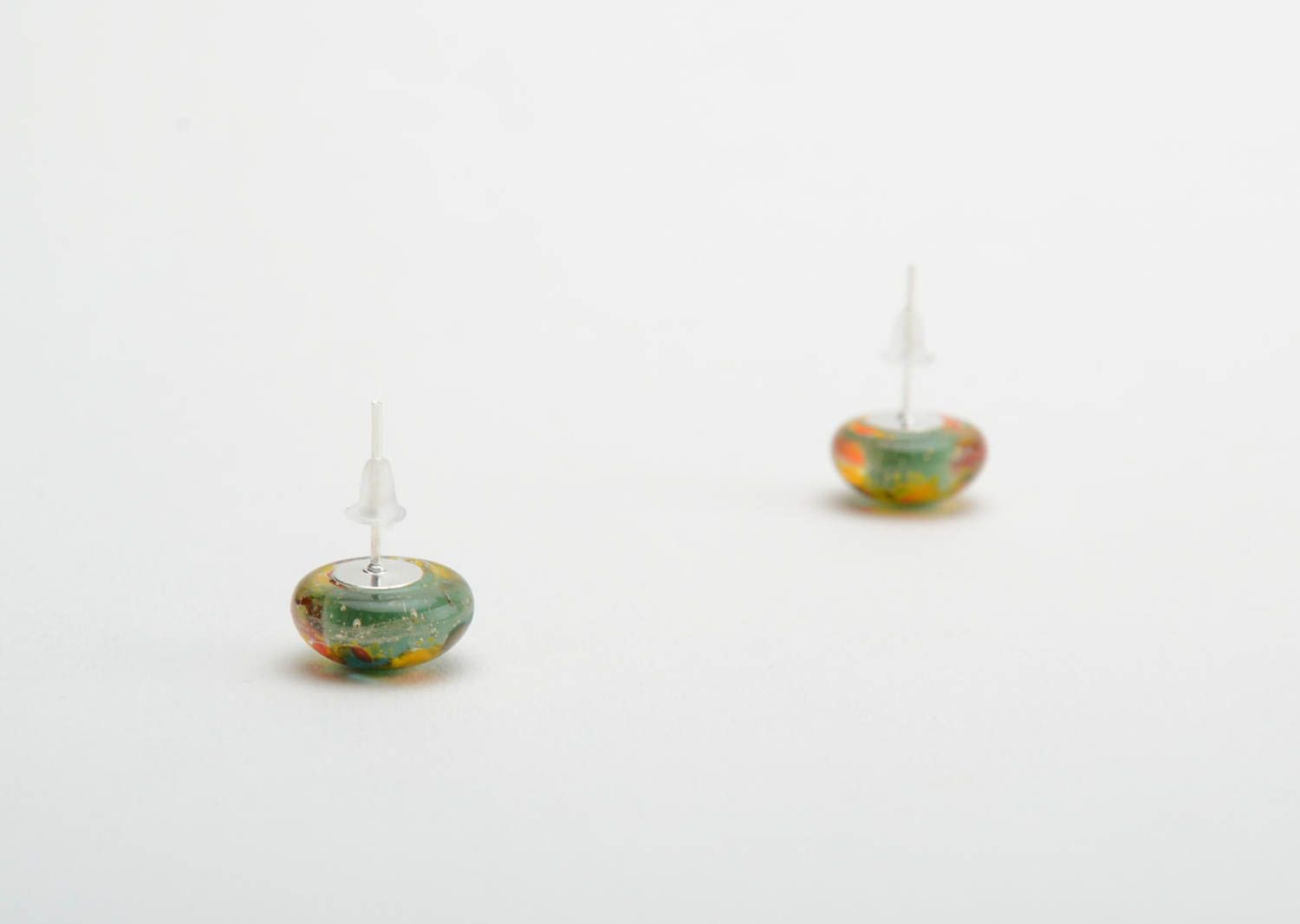 Boucles d'oreilles puces en verre fusing rondes faites main petites design photo 4