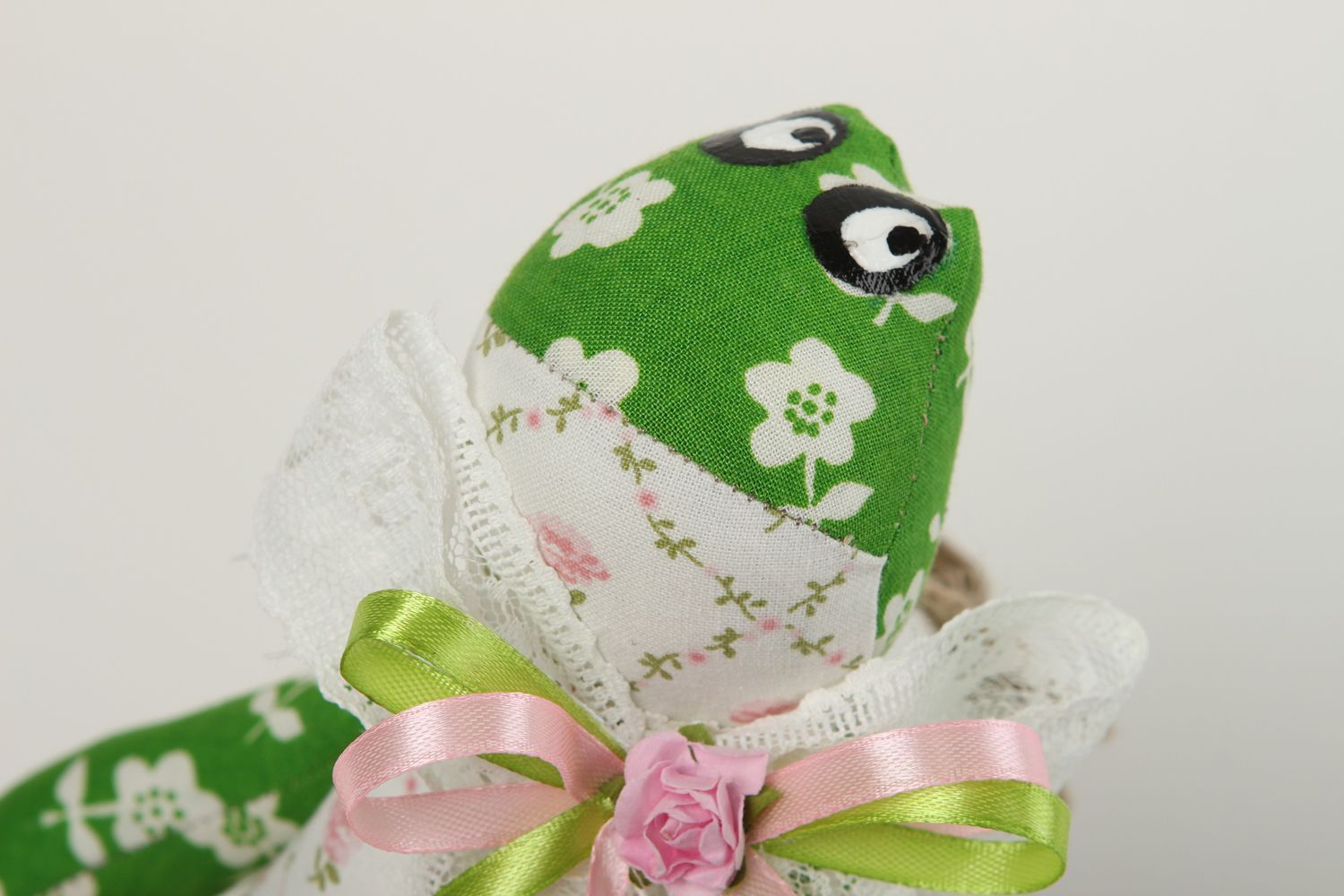 Handmade Kuscheltier Frosch blumig Stoff Spielzeug Geschenk für Kinder  foto 3