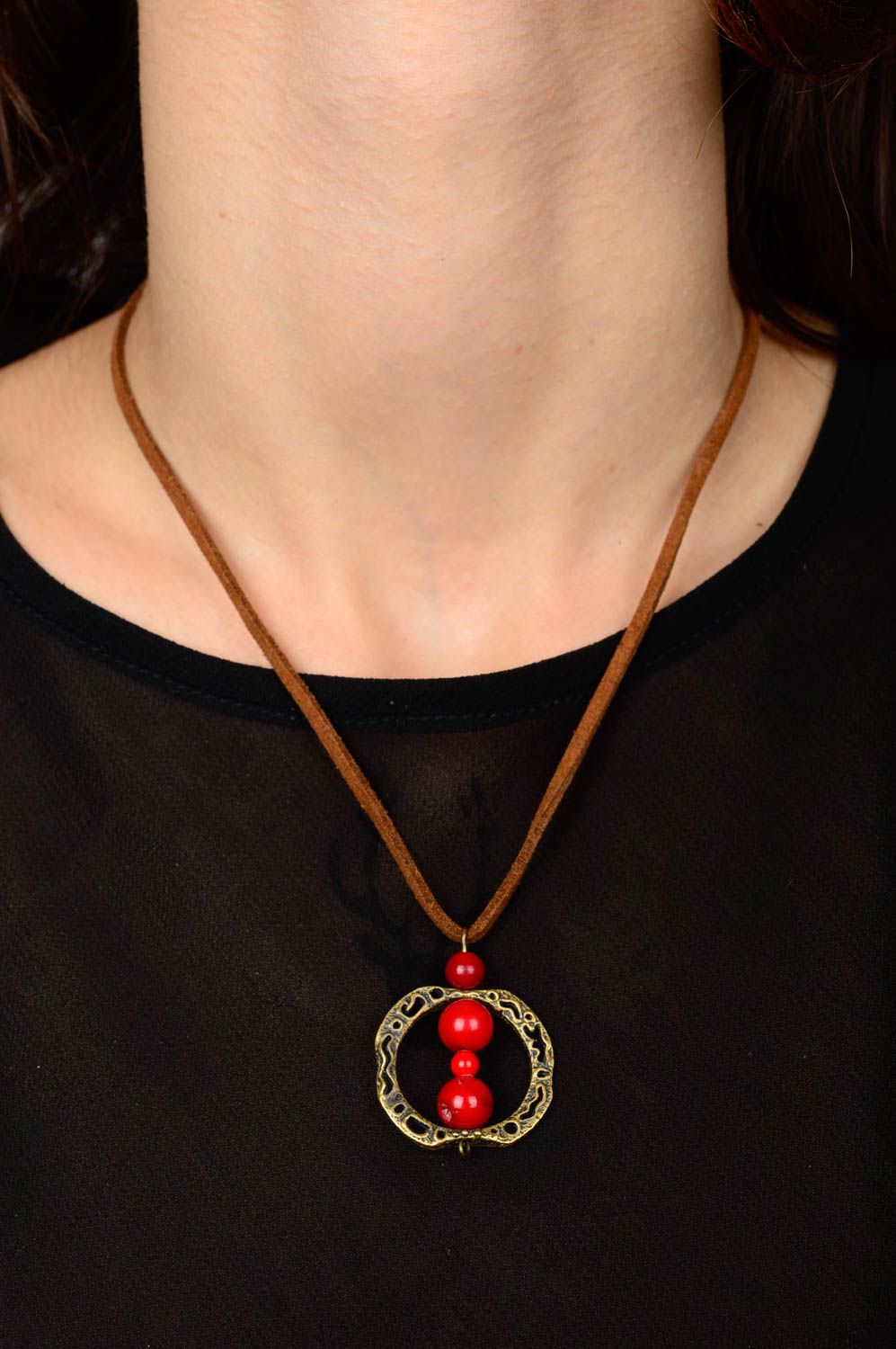 Pendentif bronze Bijou fait main perles de pierre rouge Accessoire femme  photo 2