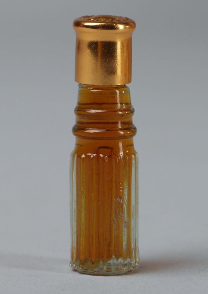 Perfume with oriental fragrance photo 1