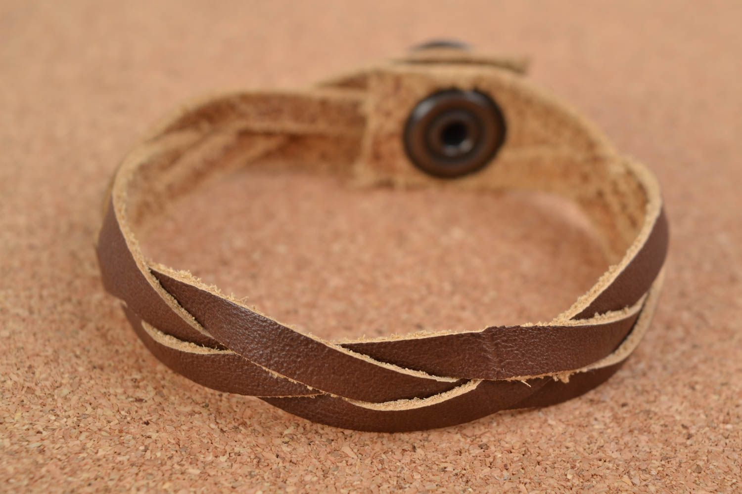 Bracelet tressé en cuir naturel marron avec bouton-pression unisexe fait main photo 1